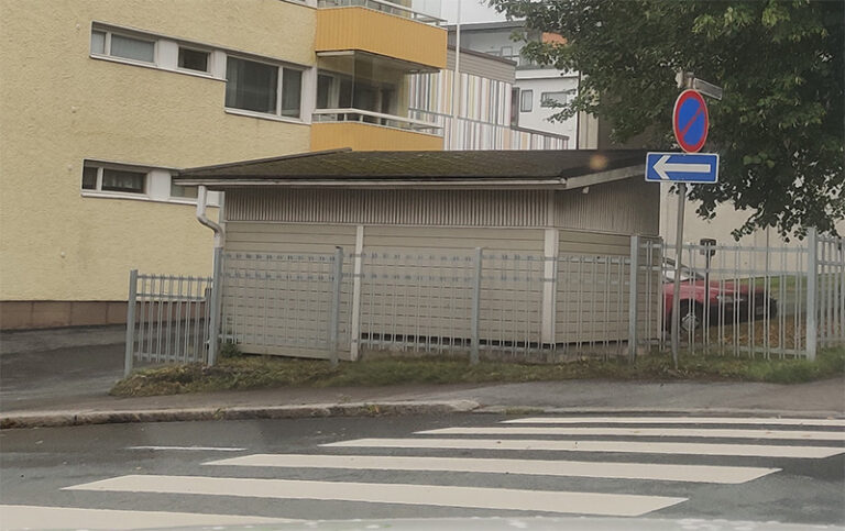Yksisuuntaiset tiet huomio ajokokeessa