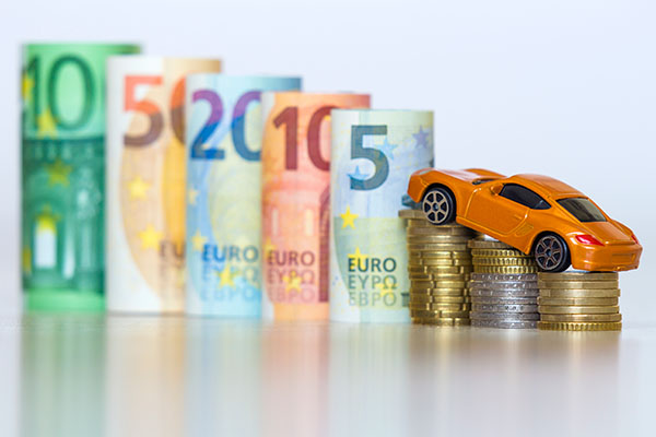 Autokoulu_kulut_auto ja rahapino